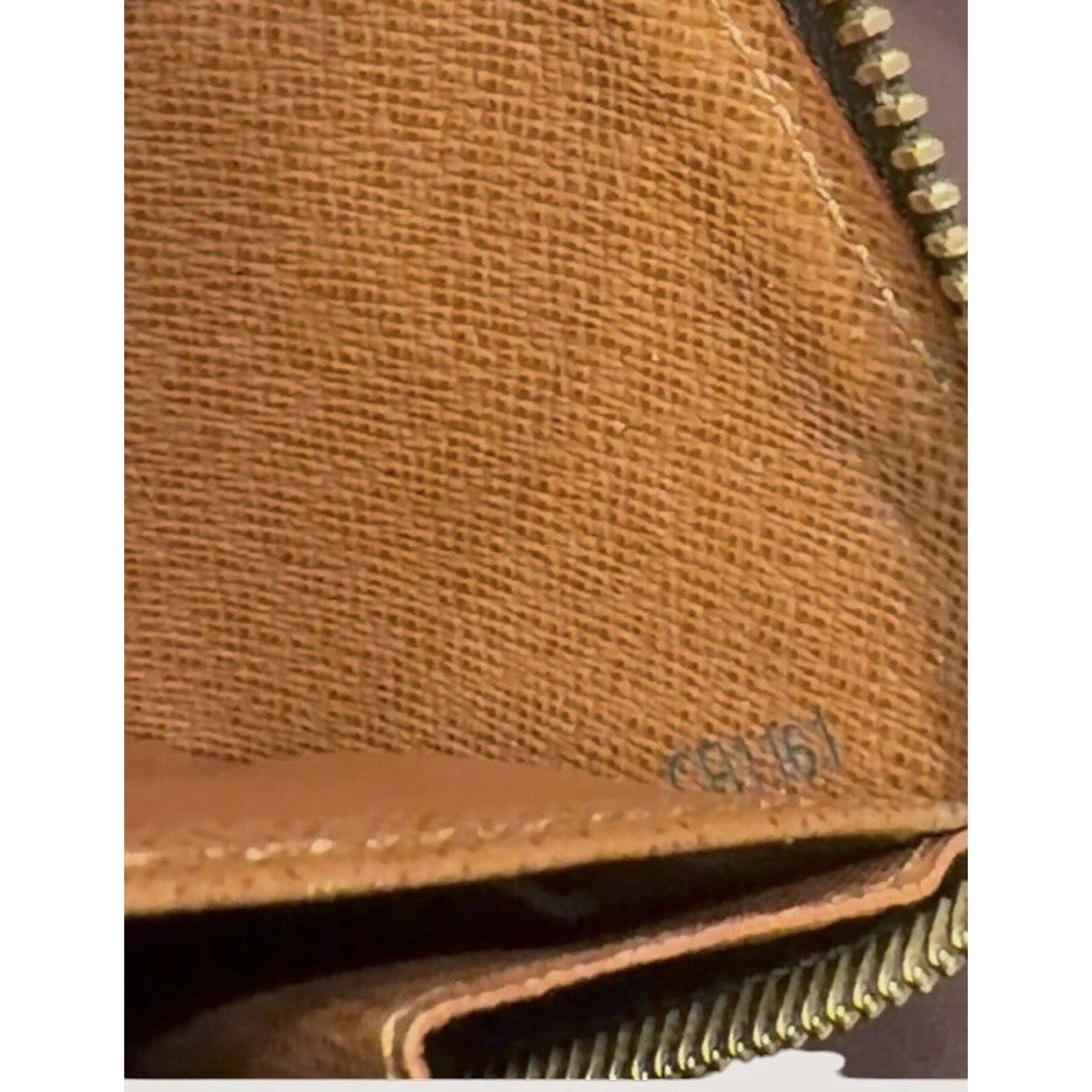 Louis Vuitton Zippy Wallet Monogram Canvas Authentic with Box And Dustbag
