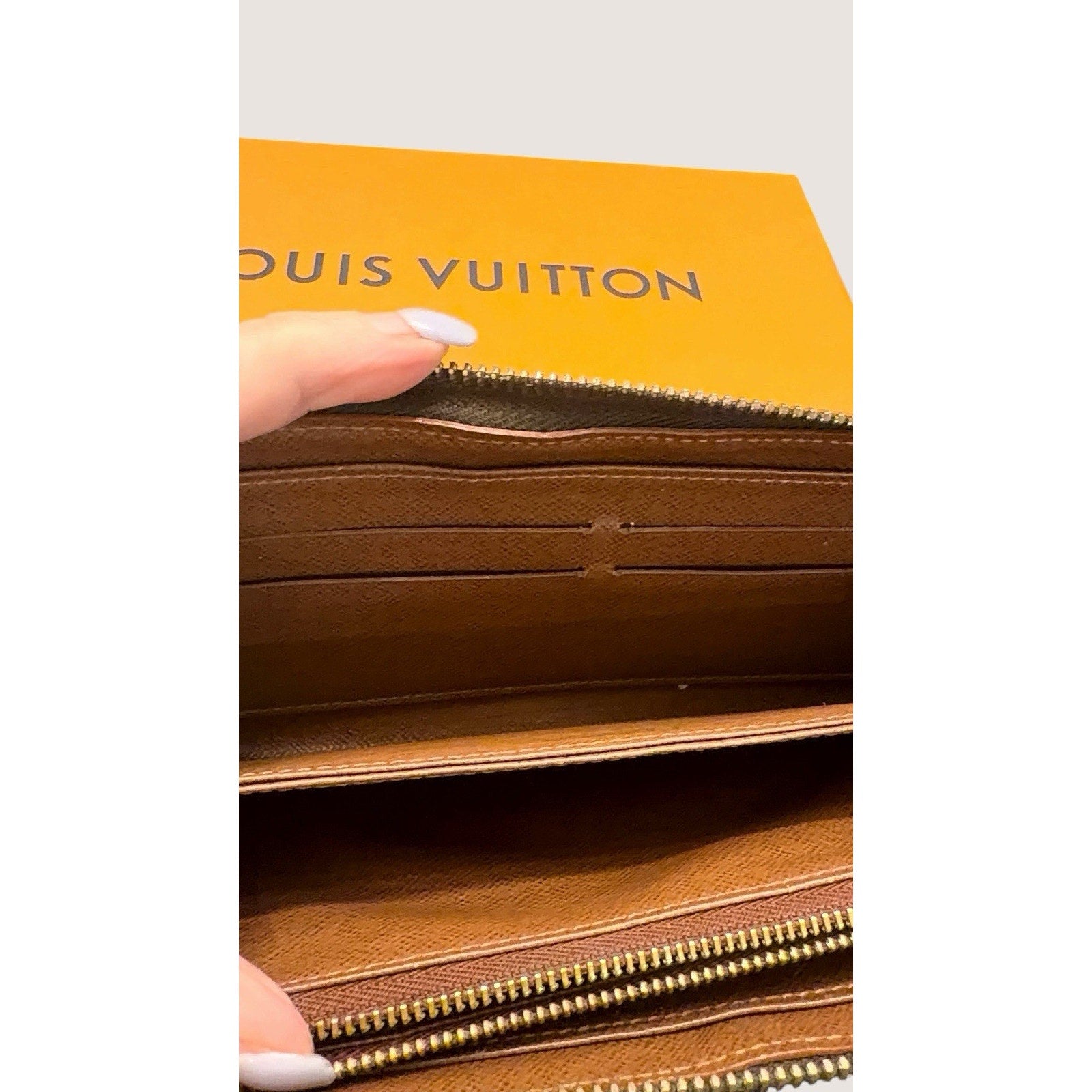 Louis Vuitton Zippy Wallet Monogram Canvas Authentic with Box And Dustbag