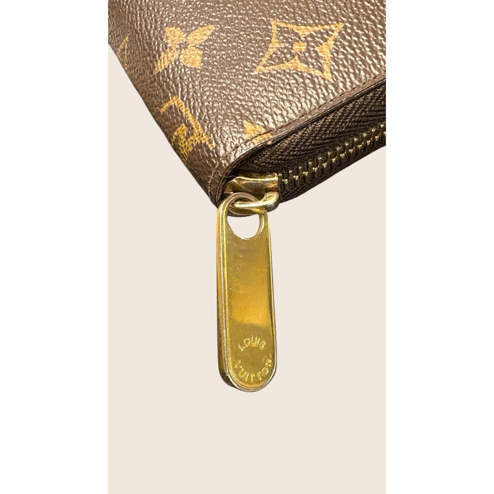 Louis Vuitton Zippy Wallet Monogram Canvas Authentic with Box And Dustbag